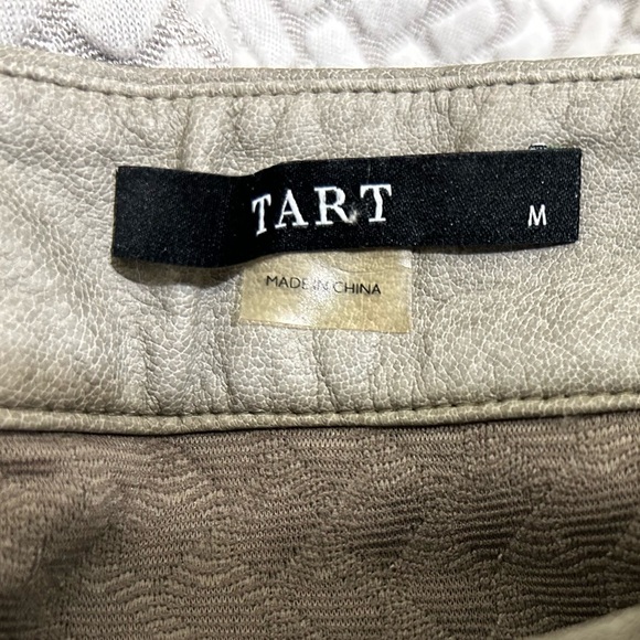 Tart Collections Annette Gray and Ivory Faux Leather Trim Lightweight Top - Picture 6 of 7